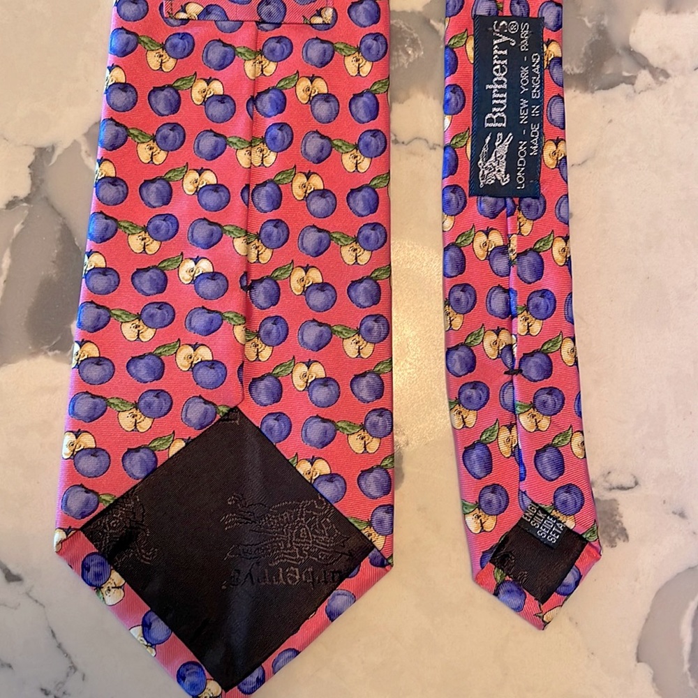 BURBERRY tie with blue apples
